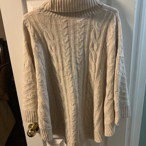 Poncho - Picture 2 of 2